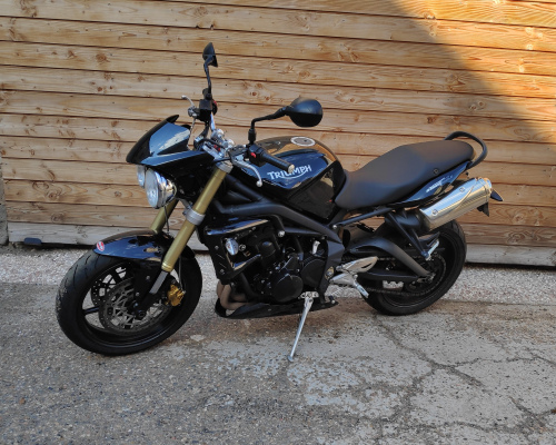 TRIUMPH STREET TRIPLE 675